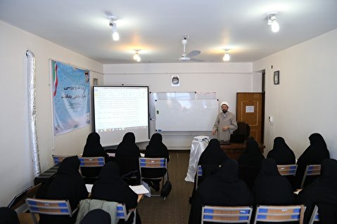 دوره آشنایی با فرق و عرفانهای نوظهور در شهرکرد برگزار شد