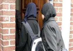 بلژیک پوشیدن روسری در مدارس را ممنوع کرد