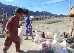 جمع‌آوری کمک‌های مردمی در کهگیلویه و بویراحمد برای سیل‌زدگان سیستانی