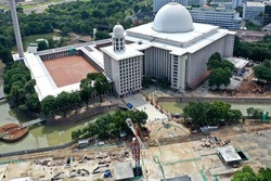 احداث تونل برادری بین مسجد و کلیسای جامع در اندونزی