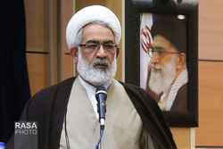 ملت ایران زیربار سلطه استکبار نمی رود | مسؤولان لباس رزم جنگ اقتصادی بپوشند