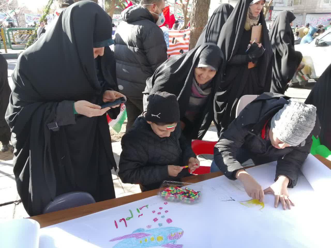 راه اندازی غرفه فرهنگی، تبلیغی و آموزشی در مسیر راهپیمایی 22 بهمن