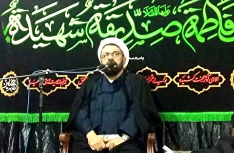 مسؤولان برای فقرزدایی از جامعه تلاش کنند