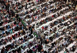 مساجد اسکاتلند از غیرمسلمانان در ضیافت افطار پذیرایی می‌کنند