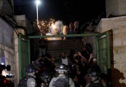 یورش شبانه نظامیان صهیونیستی به مسجد الاقصی
