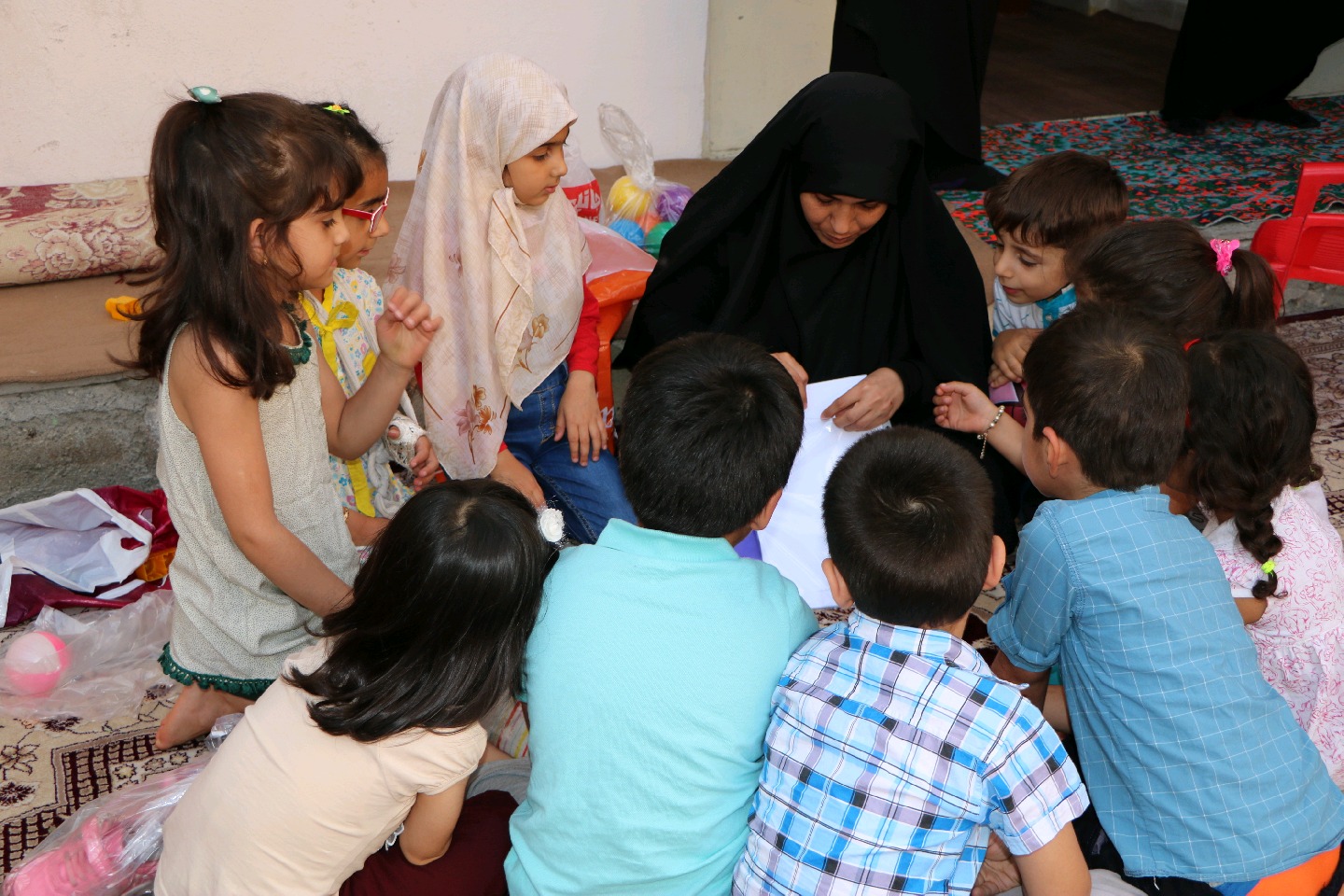 ضیافت رمضانیه مدرسه علمیه الزهرا در پایگاه بسیج شهید روستایی برگزار شد