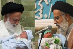رسم پدر و پسری در مسجد فائق تهران