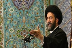 شهدای روحانی پیشتاز دفاع از عزت و سربلندی ملت ایران هستند
