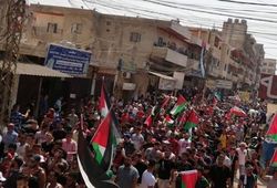 تجمع فلسطینیان مقابل وزارت کار لبنان