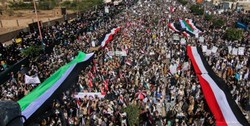 راهپیمایی گسترده یمنی‌ها در حمایت از عملیات «نصر من الله»