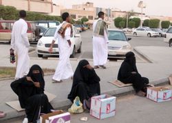 اقتصاد سعودی دست به دامن گردشگران بیگانه شد