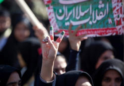 یزد| حضور باشکوه نسل چهارم و پنجم انقلاب در راهپیمایی ۱۳ آبان