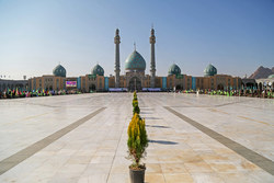 صبحگاه مشترک نیرو‌های مسلح در مسجد مقدس جمکران