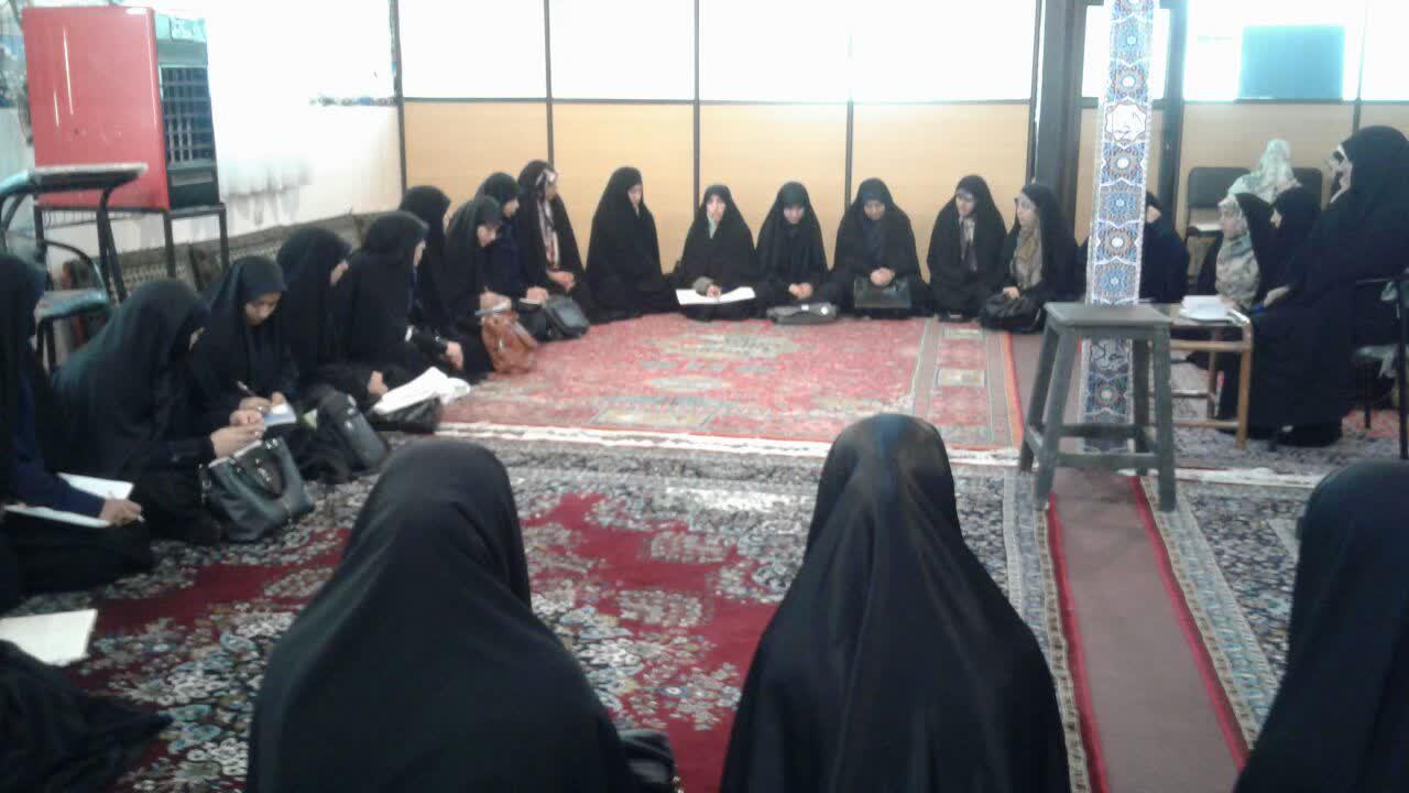 طلاب مدرسه علمیه امام خمینی از کتابخانه حوزه علمیه باقرالعلوم بازدید کردند