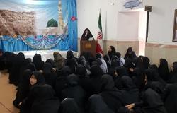 حضور دانش آموزان در مدرسه علمیه خواهران امام خمینی