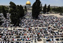 حضور ده‌ها هزار فلسطینی در نماز جمعه مسجدالاقصی
