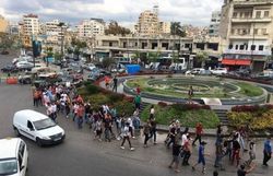 معترضان جنوب لبنان درخت میلاد برافراشتند