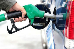 سهمیه‌بندی سوخت فسادزا است| یارانه بنزین در جیب خودرودارها