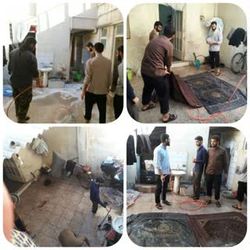 شست و شوی فرش های خانواده های سیل زده در حوزه علمیه اهواز