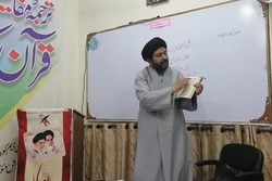 کلاس ترجمه قرآن در مؤسسه تنزیل پاکستان برگزار می‌شود