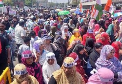 ادامه اعتراضات گسترده علیه سیاست‌های مودی