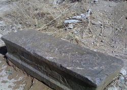 نوشته‌های سنگ قبری قدیمی در ایران درباره بیماری شبیه کرونا! + عکس