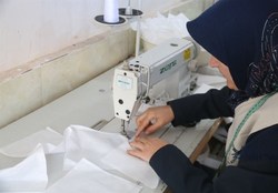 بسیجیان بوشهر روزانه ۷۰ هزار ماسک استریل تولید می‌کنند