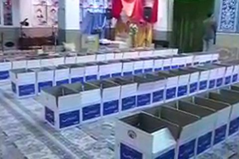 توزیع اقلام بهداشتی در قم از سوی قرارگاه باب الحوائج