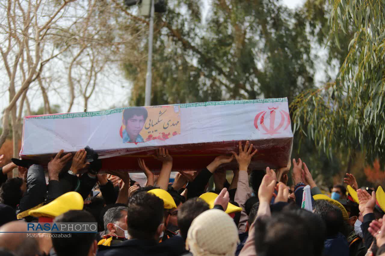 شهدای گلگون کفن تازه تفحص شده در اصفهان تشییع و خاکسپاری شدند