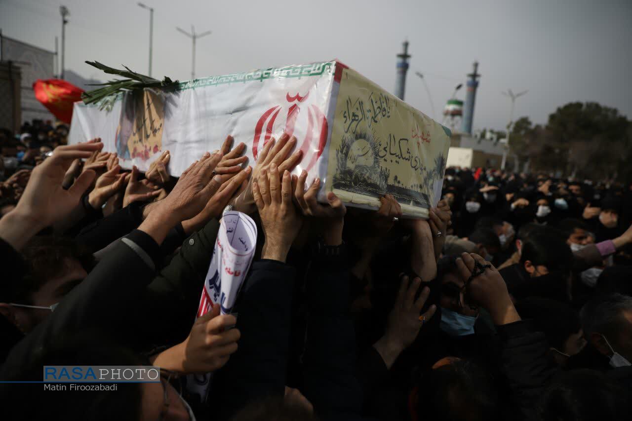 شهدای گلگون کفن تازه تفحص شده در اصفهان تشییع و خاکسپاری شدند
