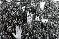 عصر انقلاب اسلامی پایانی بر بی­‌هویتی ایران