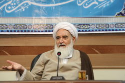 ایران مقتدر می تواند با کمال قاطعیت مطالبات خود را از ابرقدرت ها طلب کند
