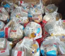 توزیع بیش از ۱۰۰ بسته معیشتی از سوی مدرسه علمیه زهرای اطهر