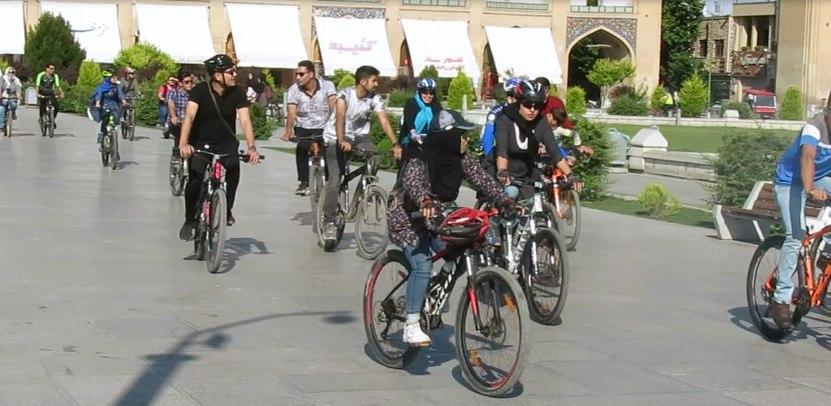 پرونده دوچرخه سواری بانوان در اصفهان|اصولگرایان مروج دوچرخه سواری بانوان