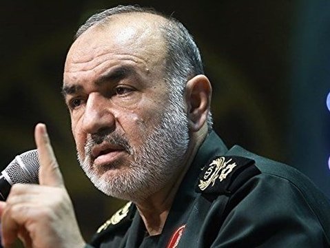 شاهد شکوه جدید در تولید قدرت دفاعی هستیم/ مقابل هیچ دشمنی کرنش نمیکنیم