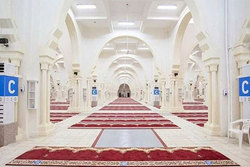 آماده‌سازی مسجد نُمره در اطراف صحرای عرفات متناسب با شرایط کرونا +عکس