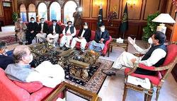 نخست وزیر پاکستان درباره تضعیف صلح افغانستان هشدار داد