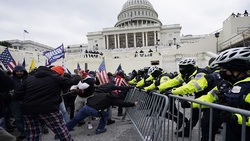 گذشت یک سال از حمله معترضان نتایج انتخابات ریاست جمهوری ۲۰۲۰ به کنگره آمریکا