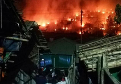 آتش‌سوزی در کمپ پناهجویان روهینگیا در بنگلادش صدها خانه را ویران کرد
