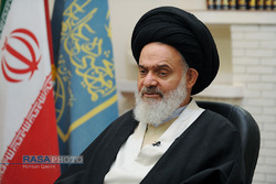 ابراز نگرانی آیت الله بوشهری از شعار جدایی دین از سیاست توسط برخی حوزویان