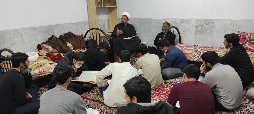 حضور طلاب جهادی در منطقه سیل زده کنارک