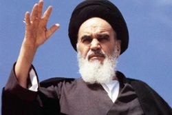 بی‌اعتمادی به قدرت های مستکبر محوری ترین اصل در اندیشه امام خمینی