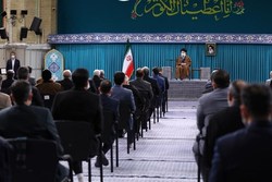 جمعی از مداحان اهل بیت با رهبر معظم انقلاب دیدار کردند