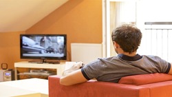 خطر لخته شدن خون با مشاهده روزی 4 ساعت تلویزیون