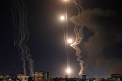 شلیک بیش از ۱۰۰۰ راکت و موشک از نوار غزه/ ۵ صهیونیست به هلاکت رسیدند+فیلم
