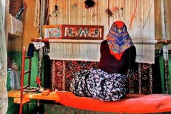 مسجدی که زنان روستا را قالی‌باف کرد