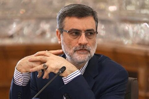 آمدهام که زیر میز روش کشورداری بزنم