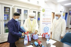 مراسم رونمایی کتاب «تعلیمات مفتی اعظم» در قزاقستان برگزار شد