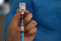 هلال‌احمر اتباع  را واکسینه می‌کند