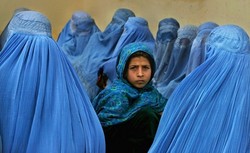 زنان در افغانستان حق آموزش، کار و مالکیت دارند